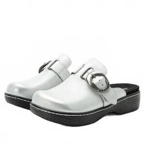 NEW ALEGRIA women's osmosis slip on leather clog in silver white